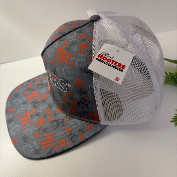 HOOTERS Design Logo Owl Mesh Baseball Trucker Cap Hat NWT - Picture 10 of 10
